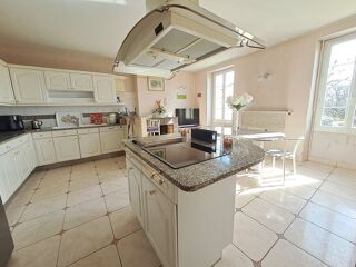  Propri�t�/ch�teau � vendre 10 pi�ces 318 m�