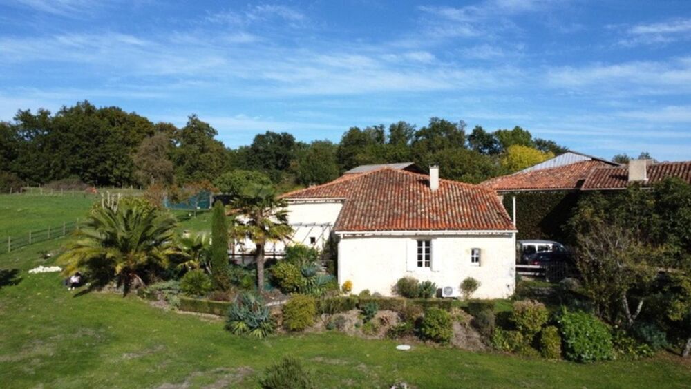 Maison en pierre rénovée  Belle vue sur la campagne