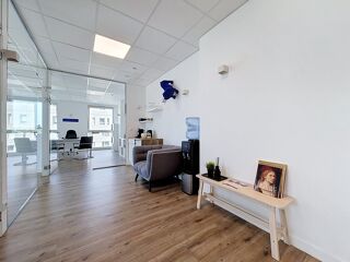   ANNEMASSE – BUREAUX 70 m²; 4 BUREAUX; 2 PARKINGS; GARE & TRAM À PIED;IMMEUBLE SECURISÉ, LUMINEUX Annemasse