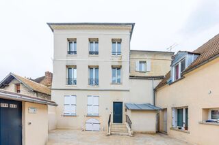  Immeuble à vendre 15 + pièces 833 m²
