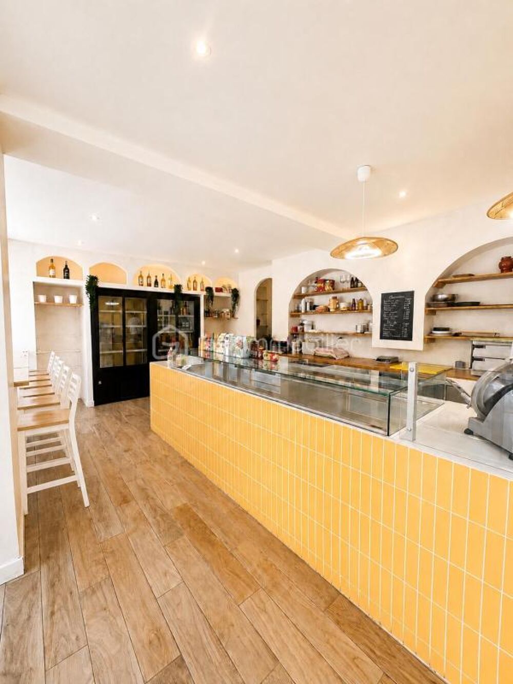   ÉPICERIE FINE À CÉDER – EMPLACEMENT PREMIUM SUR LE BOULEVARD  – UNE OPPORTUNITÉ RARE À SAISIR ! 