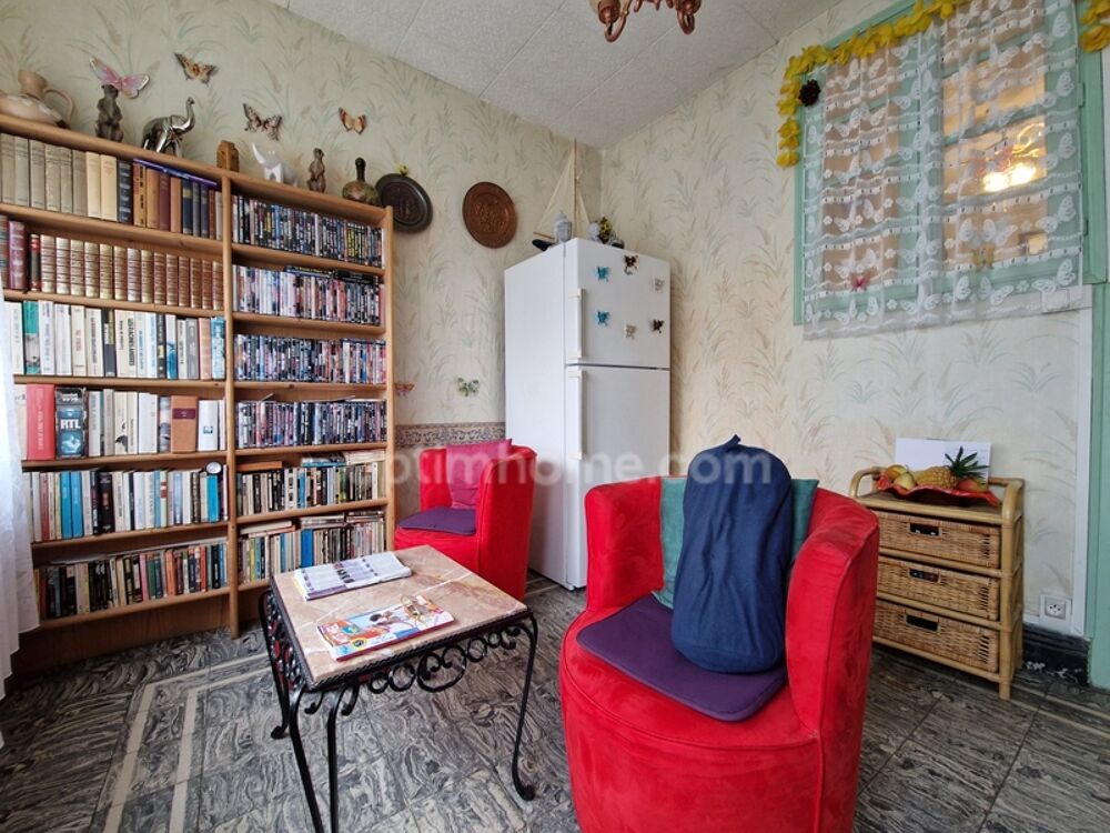 Maison de ville d'environ 100m², 6 pièces dont deux chambres, cour avec accès véhicule à LIGUEIL (37)