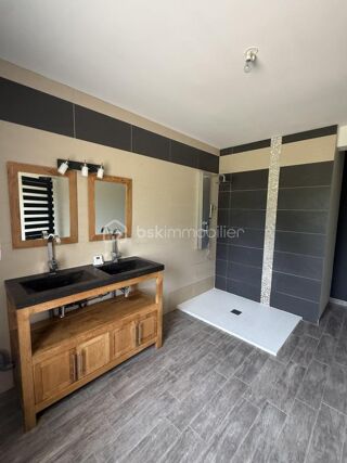  Maison � vendre 5 pi�ces 220 m�