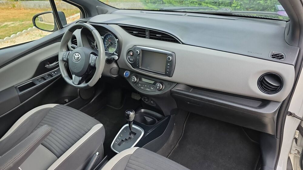 Yaris 1.5 VVTi 100 Hybrid E-CVT Collection - Automatique 2017 occasion 82000 Montauban