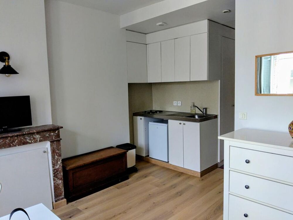 Vente Appartement Adorable studio aux Invalides, avec vue sur la tour Eiffel Paris 7