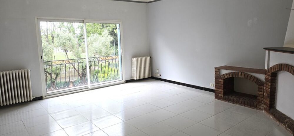 Vente Villa Ensemble immobilier T11 de 279 m2 avec garage, caves et hangar sur 816 m2 de terrain Le luc
