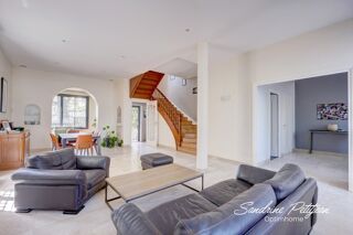 Maison 7 pièces 228 m² · à Saint-Priest · 228 m² · 790 000 €