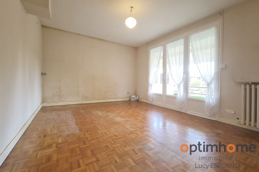 Vente Maison ? Charmante maison familiale avec 5 000 m² de terrain dans le paisible village d'Ambernac ! ?? Ambernac
