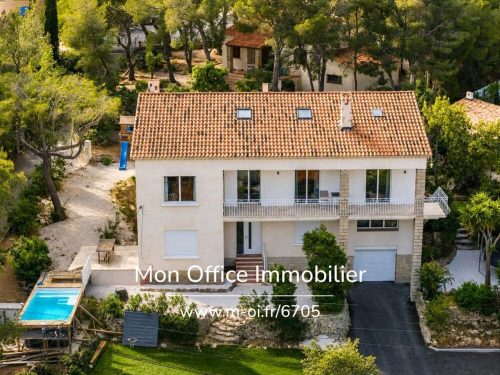 Vente Maison Référence : 6705-VCA. - Villa Familiale avec Vue Mer 250 m2 - séparée en deux Grands Appartements de Standing plus un studio - V Bandol