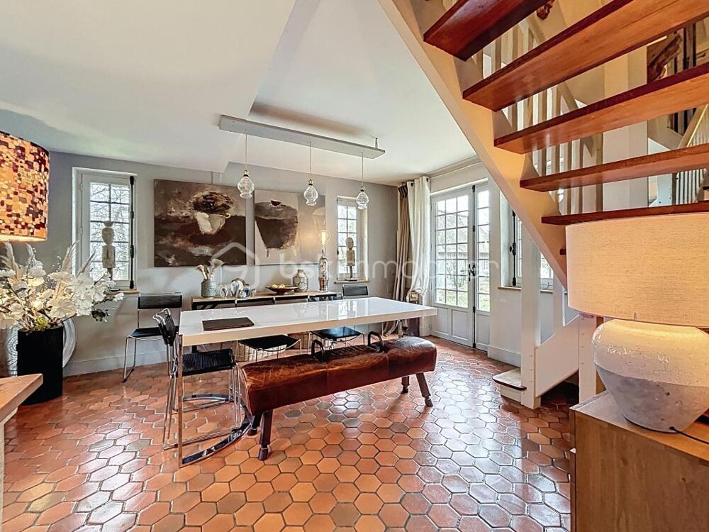 ENSEMBLE IMMOBILIER DE CARACTÈRE AVEC DÉPENDANCES ET 7300 m²