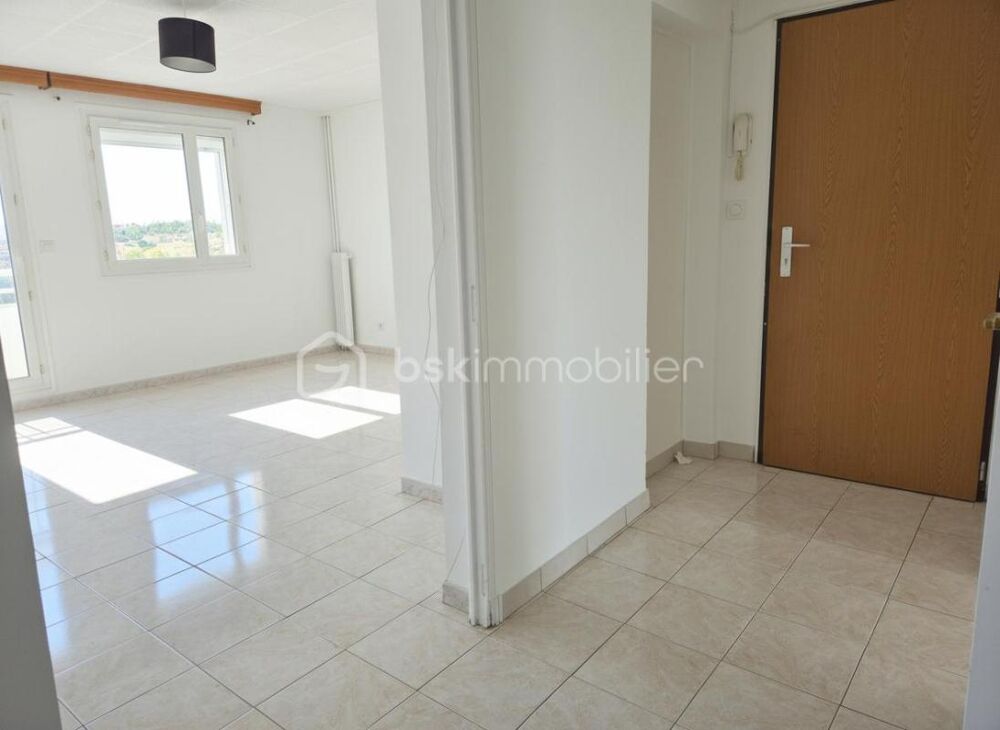 Nîmes  Appartement traversant 68 m²  Vue exceptionnelle  2 loggias  Cave