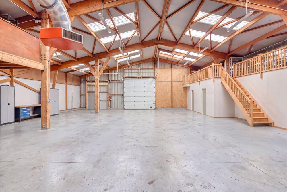 Vente Parking/Garage Secteur Valmont :Garage  Entrepôt Atelier + pièces de vie sur 480  m2 au sol Valmont