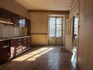  Immeuble à vendre 14 pièces 200 m²
