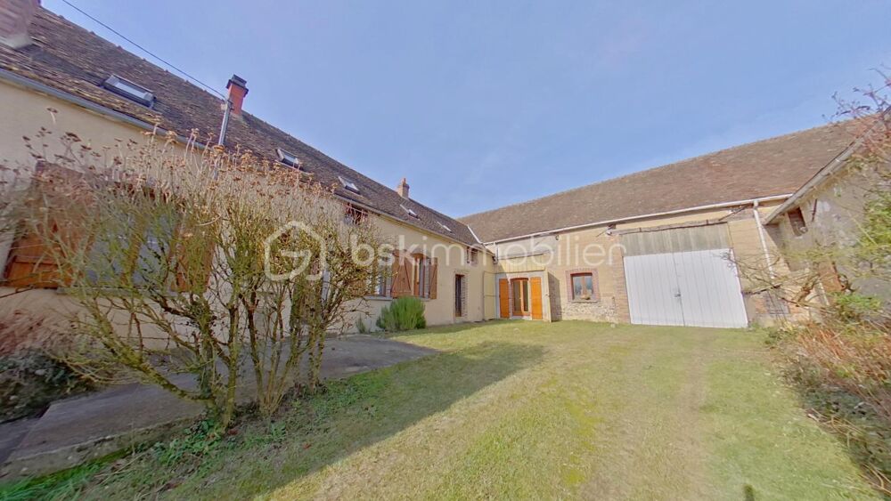 Corps de ferme de 179 m² avec une grande de grange 150 m² sur 1624 m² de terrain