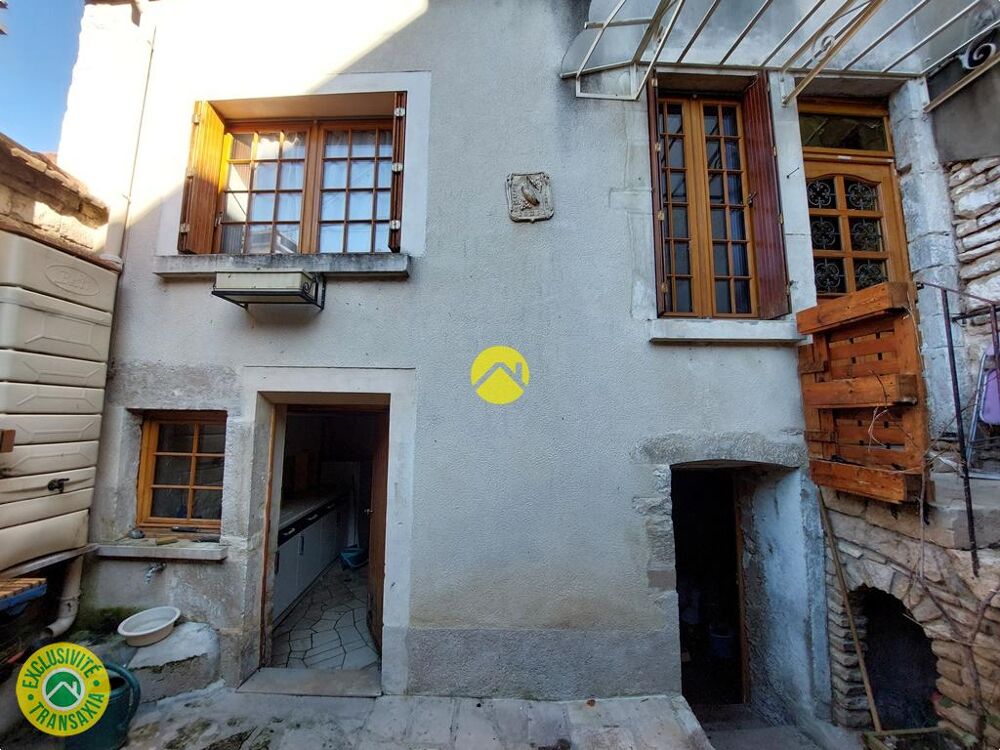 MAISON DE VILLAGE AVEC COUR