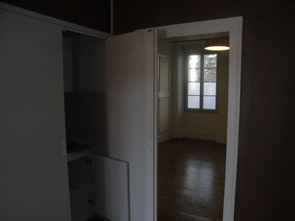   Rodez, Boulevard d'Estourmel, proche cathédrale, local Professionnel en rez-de-chaussée de 46 m² Rodez