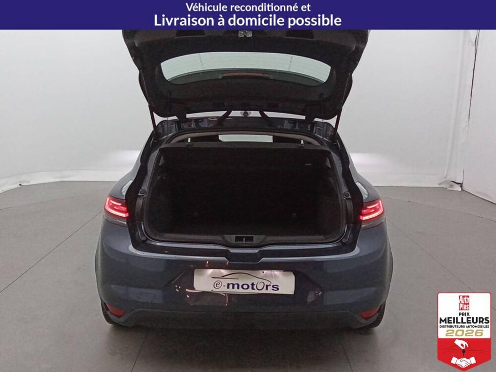 M&eacute;gane IV Berline E-Tech plug-in hybrid 160 Evolut 2023 occasion 10150 Lavau