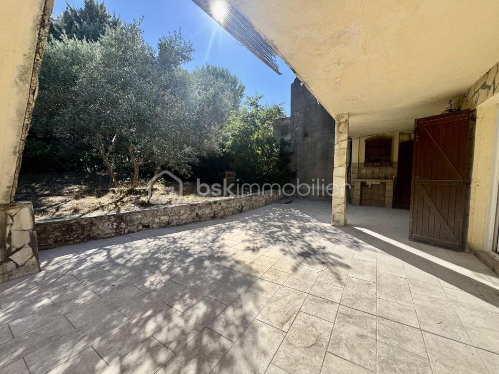 Appartement vide dans villa de type 4
