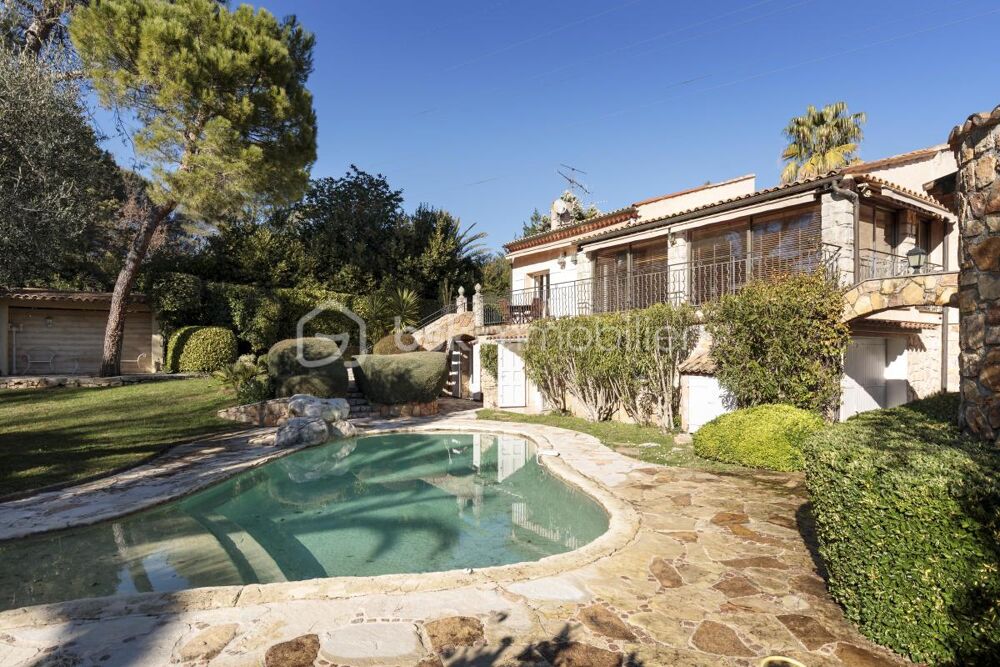 Vente Villa Villa de 216 m2 5 pièces avec piscine sur un terrain de 2041 m2 Mougins