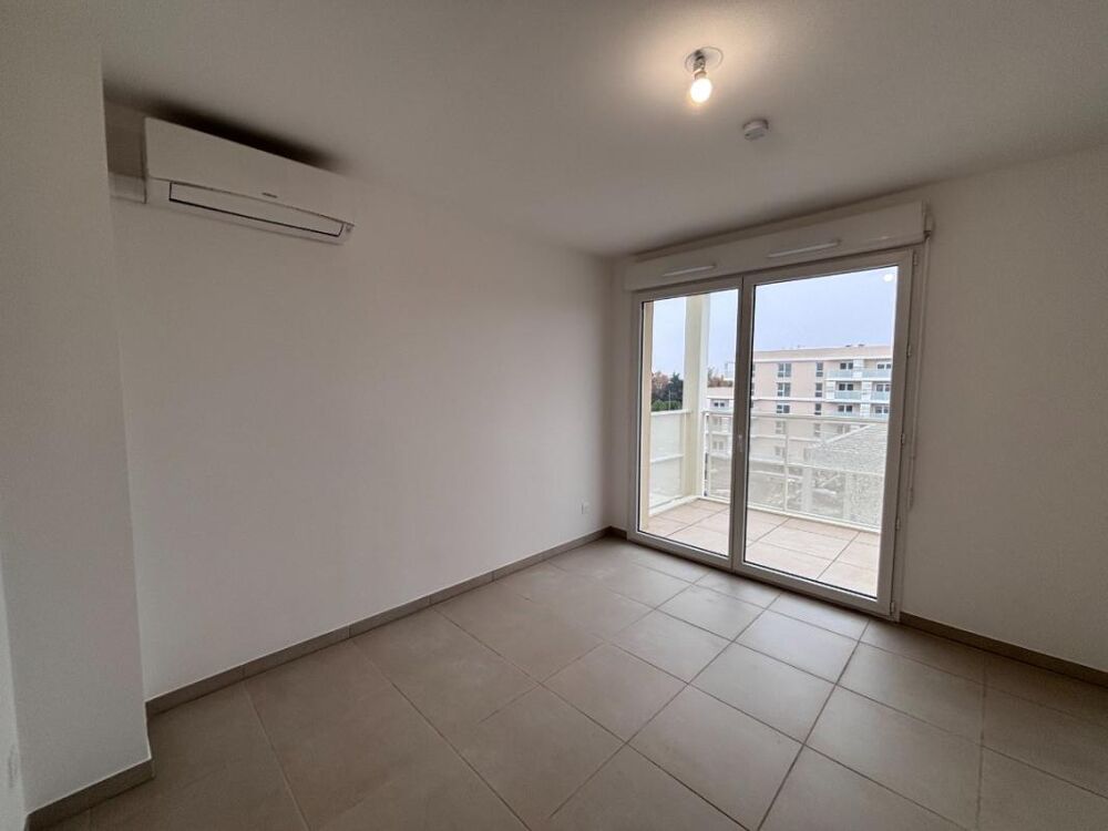 T1 avec balcon et parking à MONTEUX