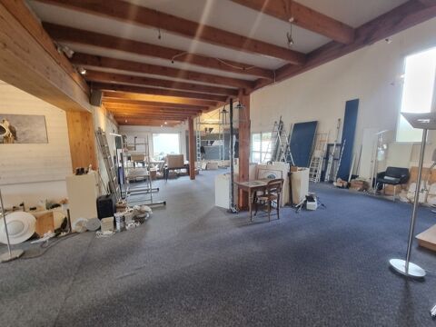   ST-PIERRE D'OL�RON (17) En emplacement N�1+ A Vendre Murs d'un local commercial surface 237m� sur terrain 510m� 