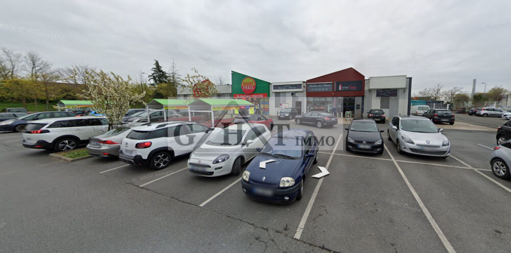   UN LOCAL COMMERCIAL 1786M² COMBS LA VILLE 