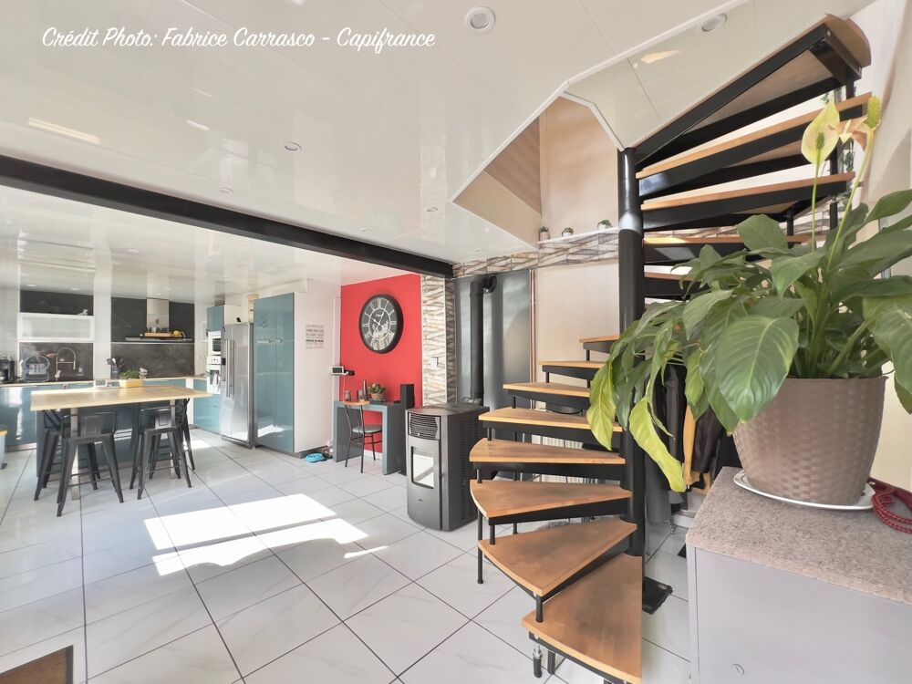 Vente Maison Maison à vendre 6 pièces GERZAT (63) Centre-ville Maison familiale de caractère de 145 m² avec terrasse, toit-terrasse, cuisine Gerzat