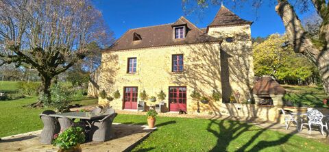   Propri�t� en pierre, avec un gite, une piscine, des d�pendances, sur un terrain proche de trois hectares Propri�t�/ch�teau - 10 pi�ce(s) - 245 m�