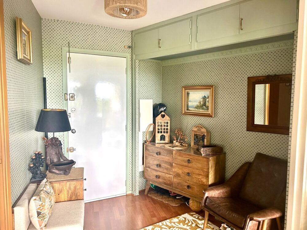 LA BAULE LES PINS  APPARTEMENT 69 M² EN ÉTAGE ÉLEVÉ AVEC TERRASSE DE 25 M²-GARAGE-CAVE-VUE DÉGAGÉE SUR LA VERDURE-COMMERCES À P