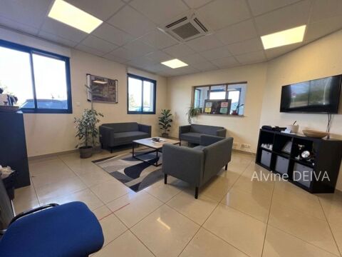   VERNEUIL EN HALATTE -  Local d'activité indépendant de 800 m² sur terrain de 2 500 m²  Verneuil-en-Halatte 