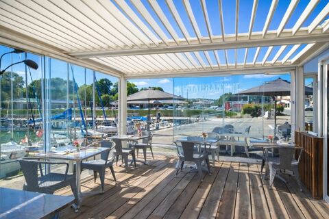 OPPORTUNIT&Eacute; RARE � BAR / RESTAURANT VUE PORT � LICENCE IV � TERRASSE BIOCLIMATIQUE  115 060 � 115060 17300 Rochefort