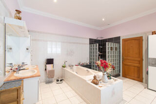  Maison  vendre 8 pices 245 m