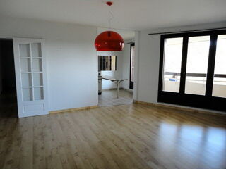  Appartement à louer 2 pièces 63 m²