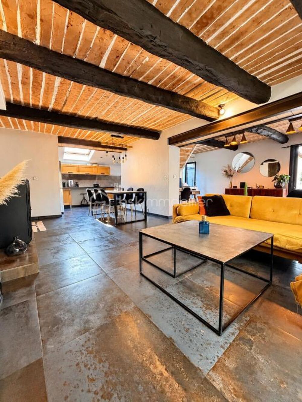 Vente Maison Villecroze – Maison rénovée de 138 m² avec 4 suites parentales, piscine balinaise et pool house Villecroze