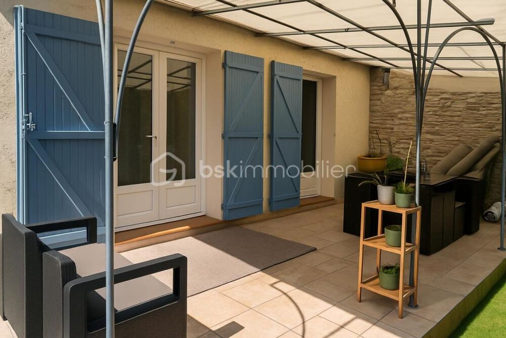 Idéale investisseurs, charmante maison 3 chambres à Hyères avec terrasse et garage dans un quartier paisible