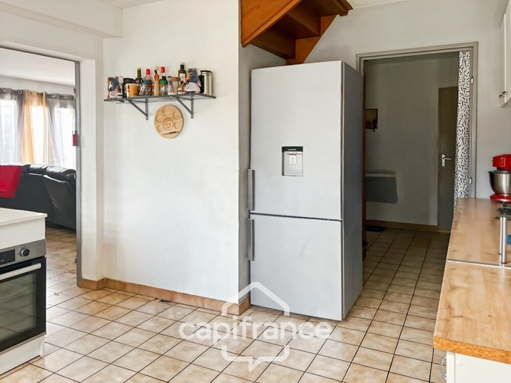 Maison de 3 chambres avec joli extérieur, proche des commodités à Espalais