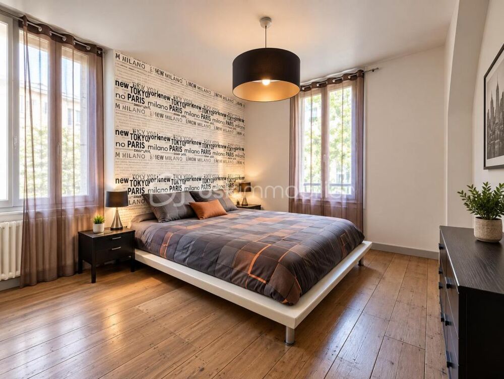 PAU CENTRE  MAISON DE VILLE ESPRIT LOFT  COUR PRIVATIVE & PARKING