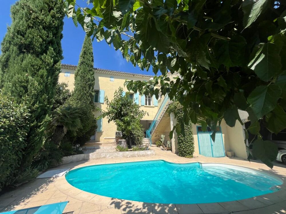 Propriété ancienne avec jardin, piscine, grand garage