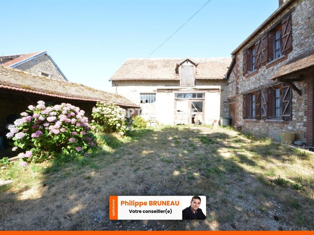 Maison de caractère à Douains  3 chambres, dépendances et terrain