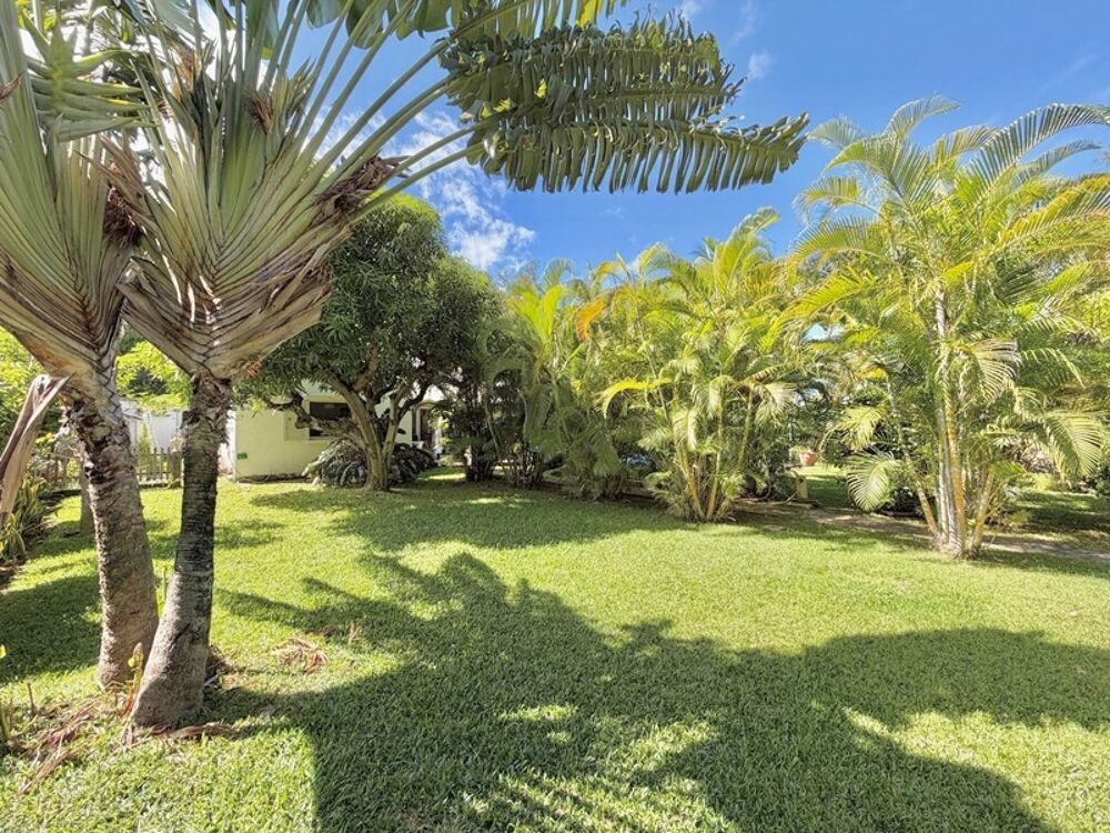 À VENDRE  VILLA T5/6 À RÉNOVER DE 181,60 m²  À 200 M DE LA PLAGE  LHERMITAGE LES BAINS 97434