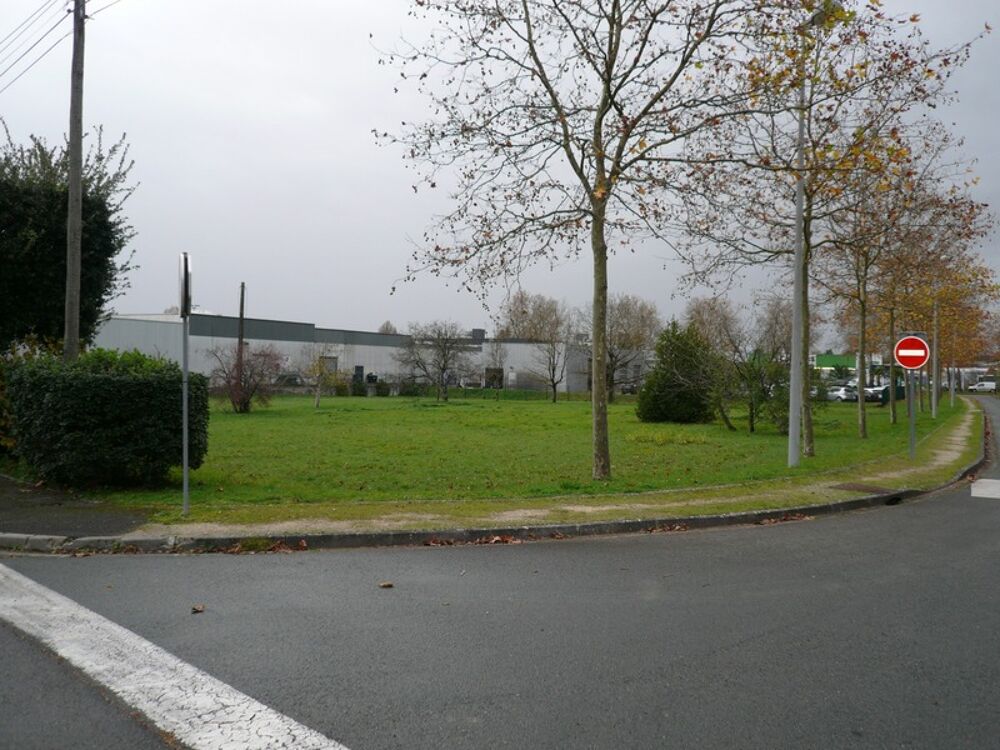 Vente Terrain ? CHATEAUBERNARD (16) Terrain � Vendre en Zone Urbaine � Vocation Economique ? Chateaubernard