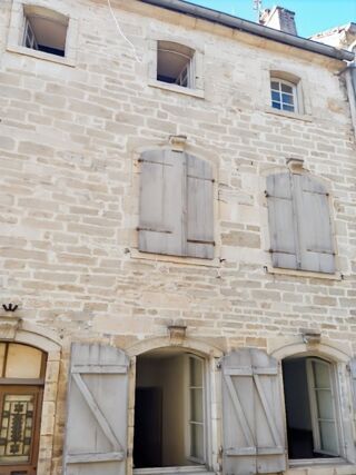  Immeuble à vendre 15 + pièces 200 m²