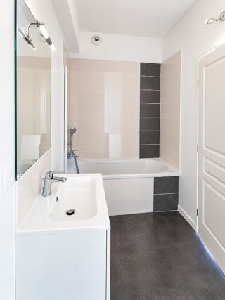  Appartement à louer 3 pièces 82 m²