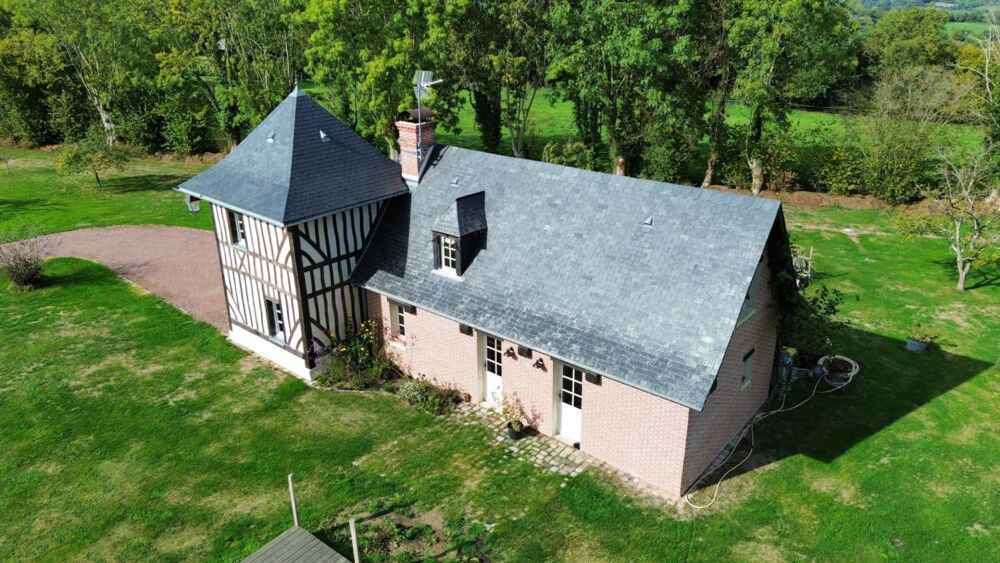 Maison de charme de 100 M2, 5 pièces 3 chambres avec une piscine et annexe sur un terrain de 4700 M2 à BONNEVILLE LA LOUVET (14)