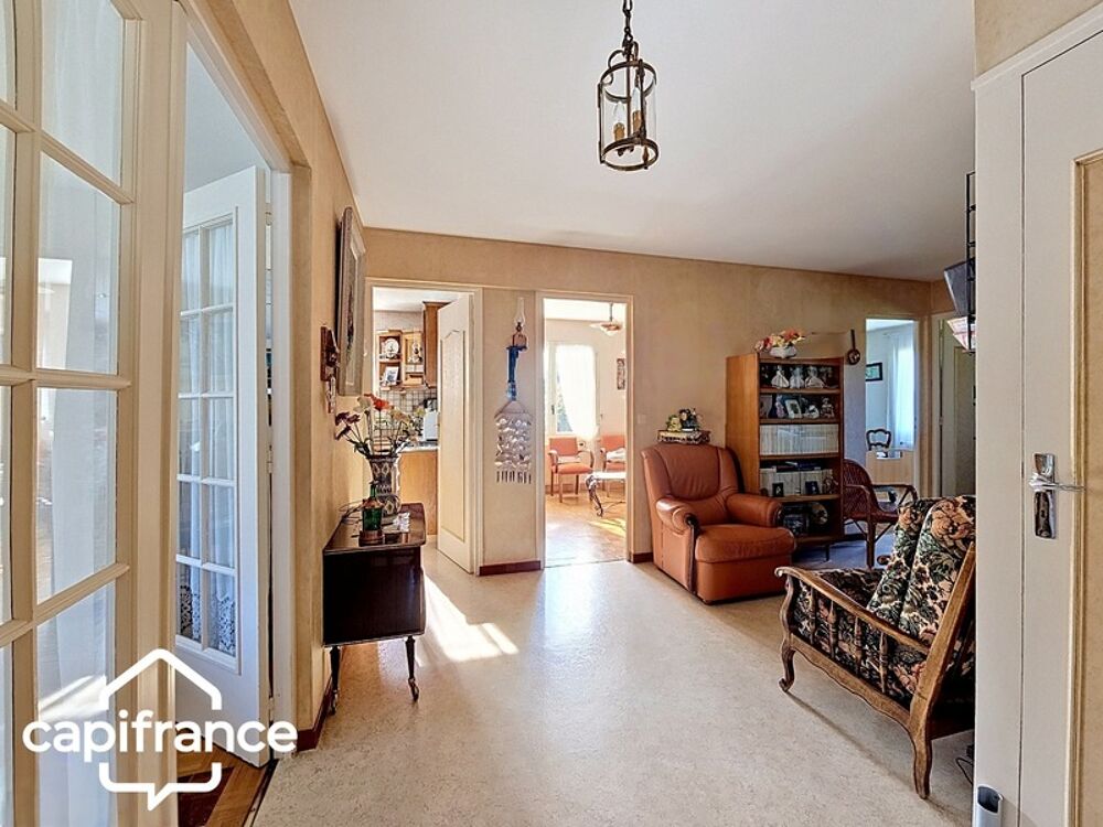 Thouars  Maison sur sous-sol, 4 chambres et grand terrain de 3 482 m² proche centre-ville