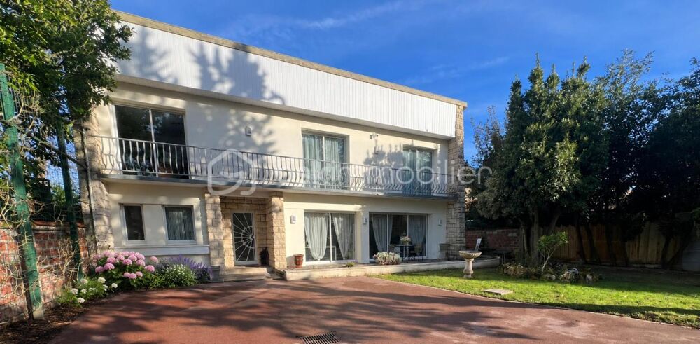 Maison contemporaine haut de gamme avec terrain constructible d'environ 1100 m²