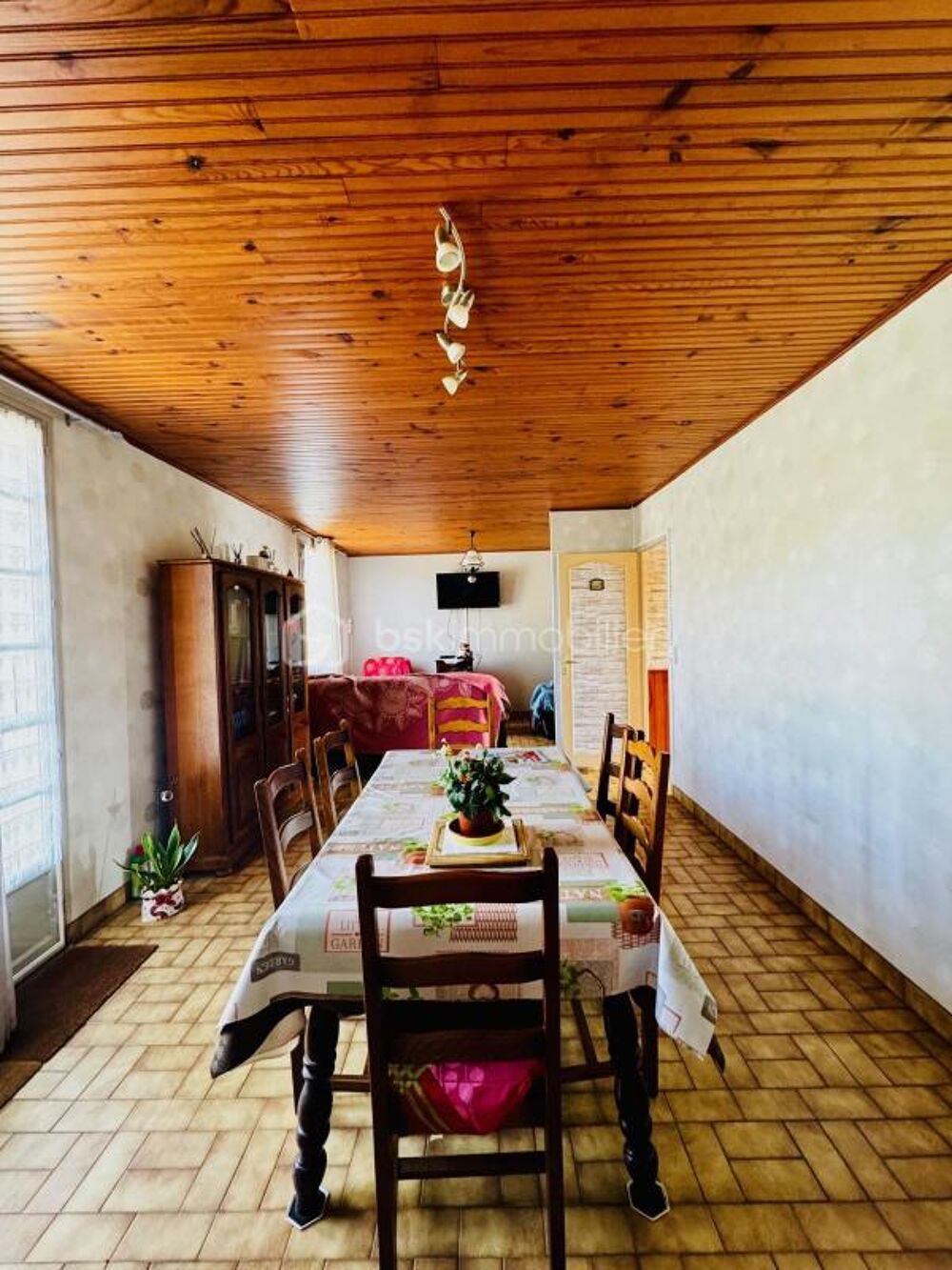 ? Charmant pavillon de plain-pied 3CH avec grand terrain clos 3000M 7KM RUFFEC