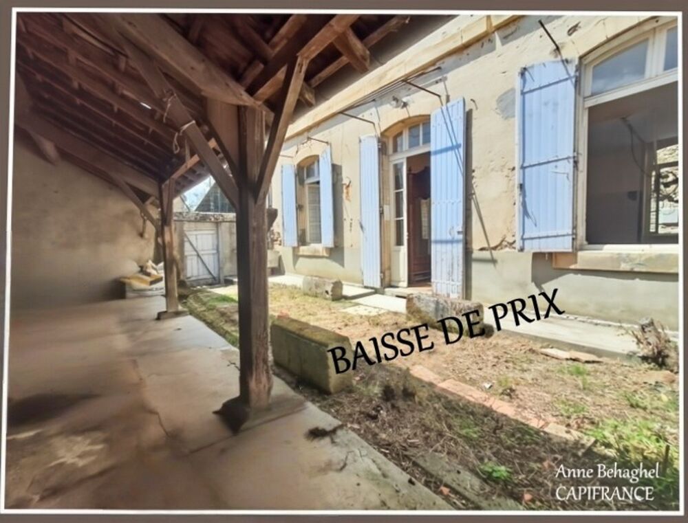 Maison de ville en pierre de 130m2 avec cour et préau- A rénover