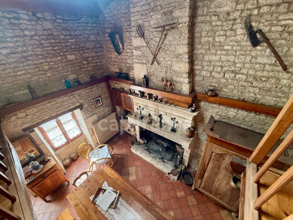 ? Maison en pierre pleine de caractère avec potentiel locatif  proche de Cherveux