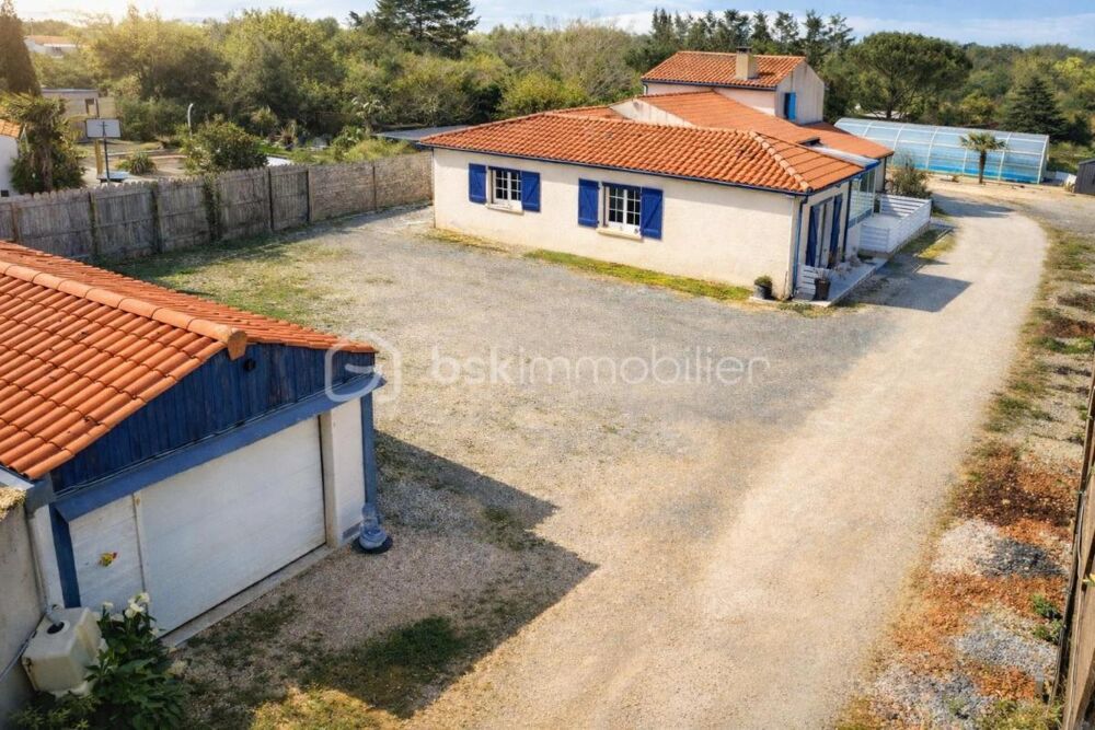 PROPRIÉTÉ DEXCEPTION 214 m²  PISCINE  TERRAIN 2 872 m² + PARCELLE CONSTRUCTIBLE  PRESTATIONS COMPLÈTES
